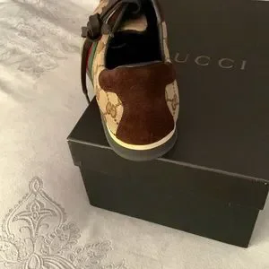 Gucci signature print new. NWT dust bag included Gucci | Shoes | Gucci Signature Print New Nwt Dust Bag  main image 2
